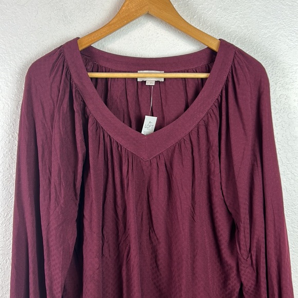 NWT Ann Taylor Loft merlot v-neck balloon sleeve top M - Picture 2 of 8